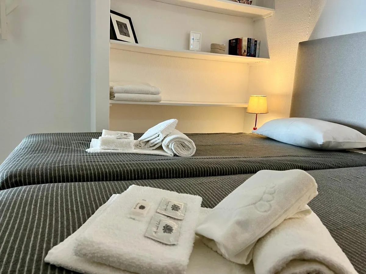 Pine House - Faro Airport, Beach And City Center Bed & Breakfast