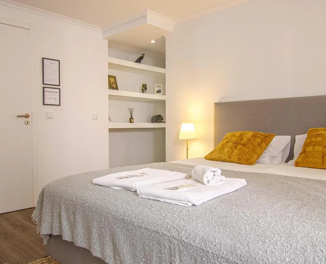 Bed & Breakfast Pine House - Faro Airport, Beach And City Center