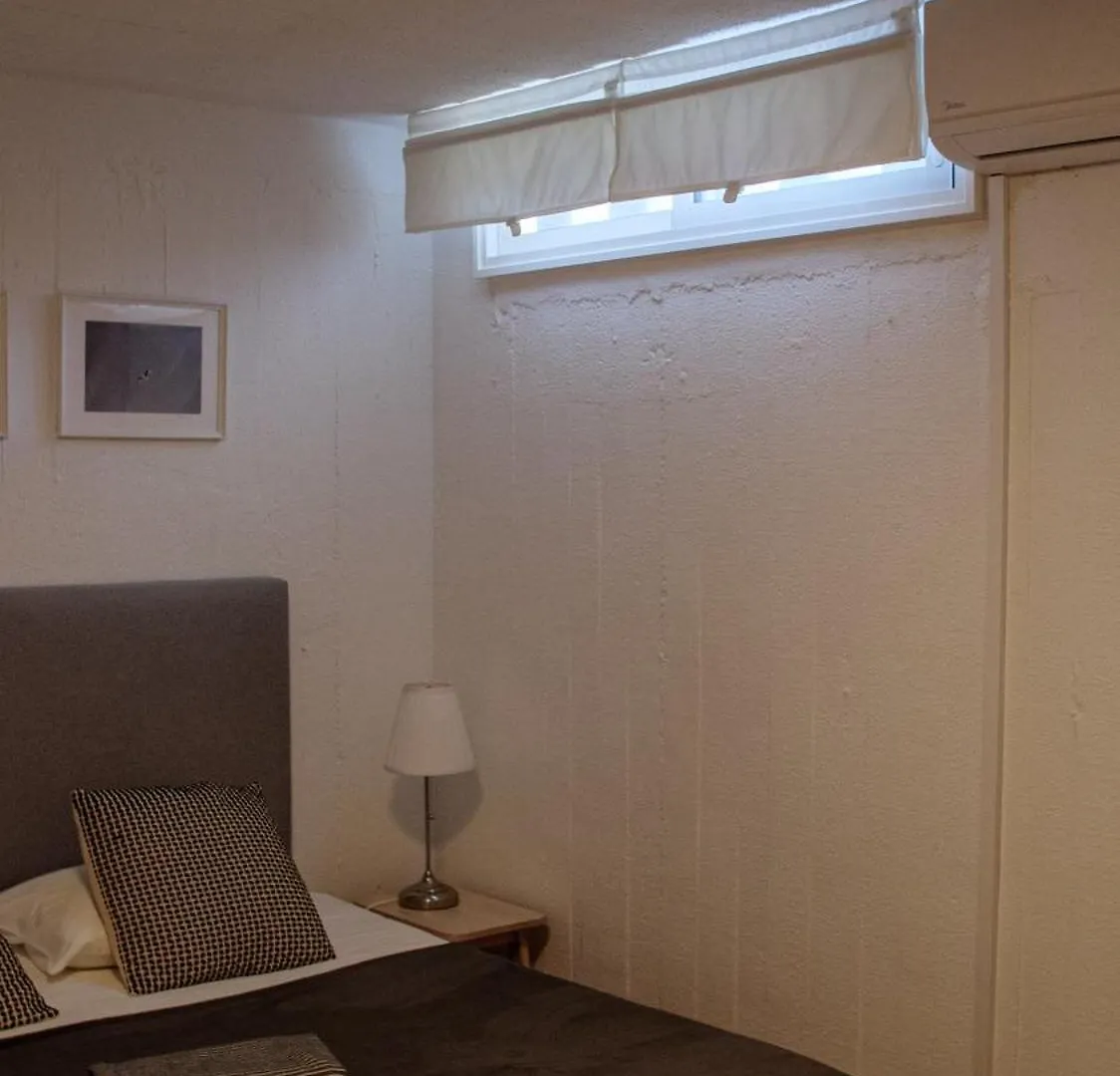 Pine House - Faro Airport, Beach And City Center Bed & Breakfast