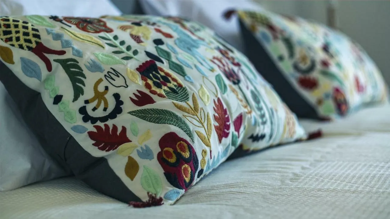 Bed & Breakfast Pine House - Faro Airport, Beach And City Center