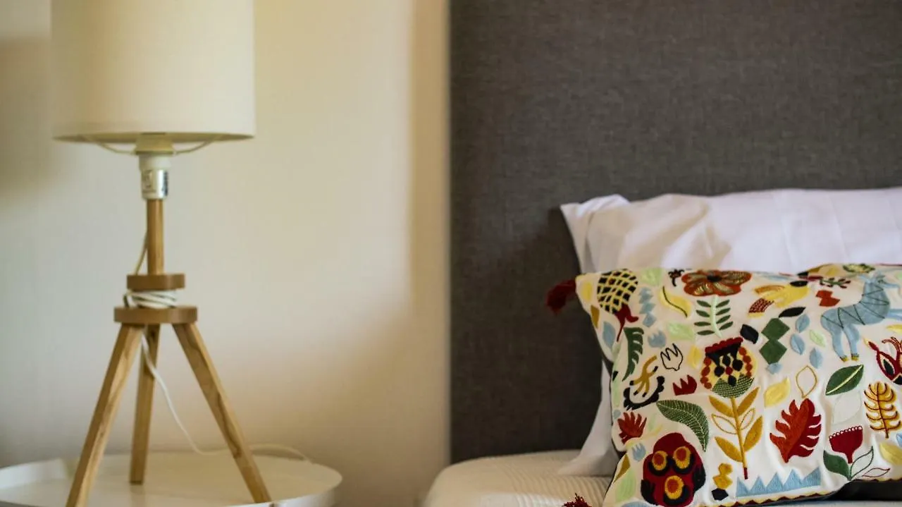 Pine House - Faro Airport, Beach And City Center Bed & Breakfast