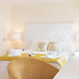 Sunny, The House - Al District de Faro